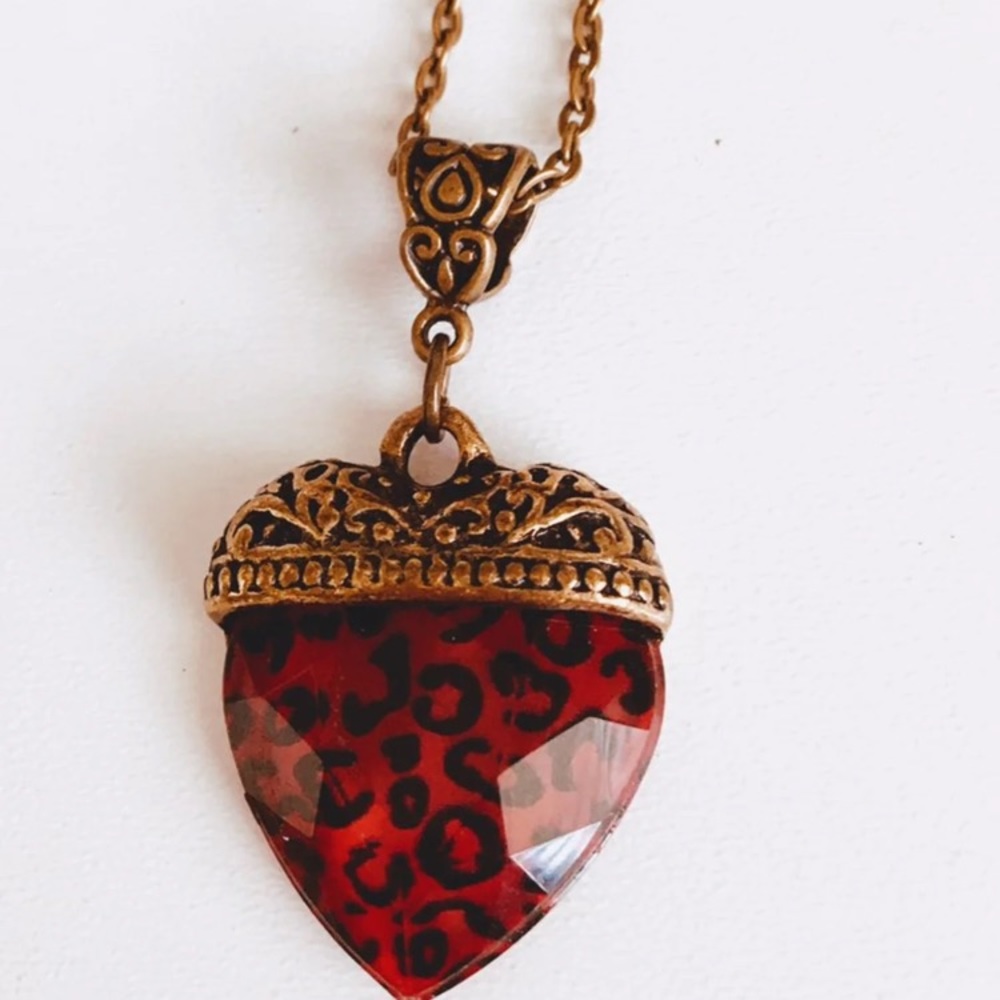 Red leopard heart pendant necklace - Picture 2 of 3